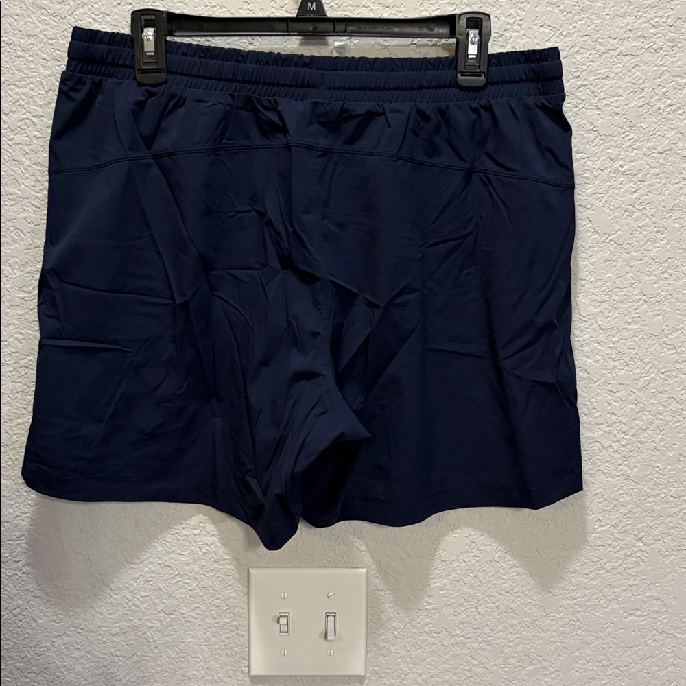 Fabletics shorts - Picture 2 of 2